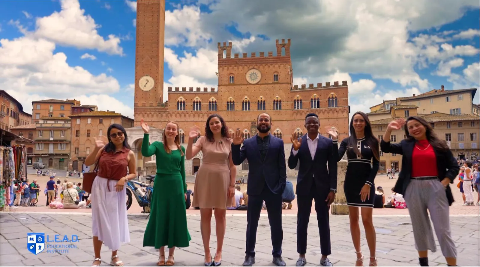Il team LEAD nella piazza di Siena